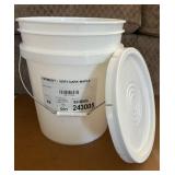 5 Gallon White Food Grade Buckets with Lids