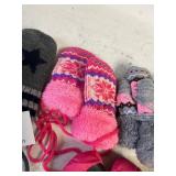 BUNDLE OF 7 KIDS MITTENS - ALL TYPES OF STYLES,COLORS, AND BRANDS