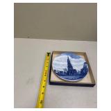 NORELCO DELFTS BLAUW HANDPAINTED MADE IN HOLLAND 1966 LUIDERKERK AMSTERDAM and Norelco Delft Blauw Plate 1967 Nieuwekerk Delft