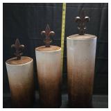 3 ceramic pillars with fleur-de-lis metal ornaments