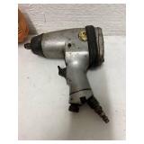 Pneumatic impact wrench