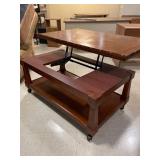 Rolling lift top coffee table 21 x 48 x 28 in (matches lots 904 and 905) (located in basement)