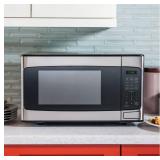 GE Microwave Oven, 1.1 cu ft, 950 W.