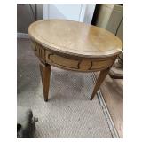 Round wood table 21 tall 26 diameter