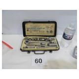 SOCKET WRENCH SET IN METAL CASE