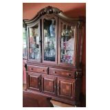 2pc. BROYHILL Hutch 61 x 86 x 19 90s 0