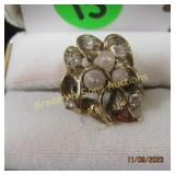 LADIES 14K GOLD GEMSTONE RING. SIZE 6