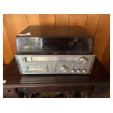 AM/FM Receiver/8-track Cassette Dual Stereo Record