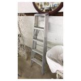 5 FT FOLDING STEP LADDER