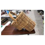 WICKER STAIR BASKET