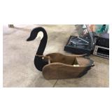 WOOD SWAN PLANTER