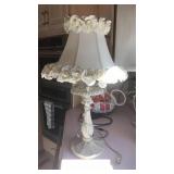 CREAM ENAMEL METAL TABLE LAMP W/ SHADE