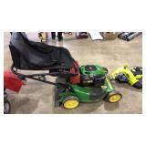 JOHN DEERE PUSH MOWER W. LAWN BAG