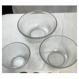 Pyrex bowls - 3