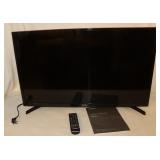 Samsung 32" T.V. w/ Remote & Manual: Powers On,