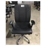 WHEELED OFFICE CHAIR