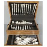 Set silverplate Rogers flatware in oak chest