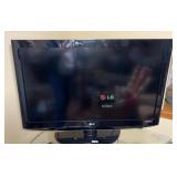 37 INCH LG FLAT SCREEN TELEVISION