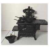 BOYDS BEAR MINIATURE CAST IRON STOVE W/ PANS