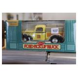 HOME HARDWARE 1940 FORD TRUCK BANK