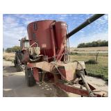 Case IH 1350 grinder mixer