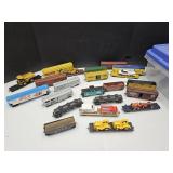 HO Scale Train Cars with 5 Gal Tote CAT +