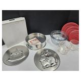 Set of Mixing Bowls w Lids, Cake Pan & Measure