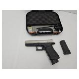 Glock 17 GEN4, 9mm Luger w Polished Slide & Case