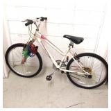 Bicycle white Roadmaster need air & repair