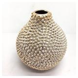 Gold dotted vase round (b)