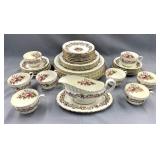 Royal Worcester Bournemouth dinnerware, 40