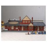 Model Railroad Station Life-Like Village