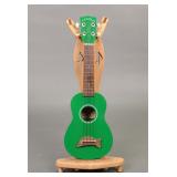 MAKALA Ukulele Green w/ Dolphin & Case