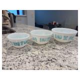 3 Pyrex Mixiing Bowls