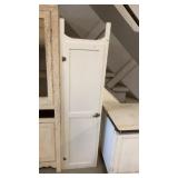 Storage cabinet,missing legs in back