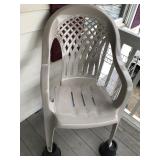 Outdoor chair with risers