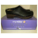 Size 8 Ladies Easy Works clogs