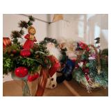 4 pieces of Christmas decor