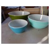 Set of Pyrex Mixing Bowls