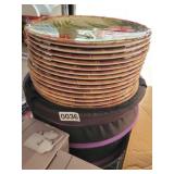 32 PLASTIC BAMBOO PLATES *2 SANDWICH AND CARRIER