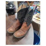 BOOTS SIZE 10.5 D