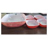 (1) PYREX 2.5QT BAKEWARE CASSEROLE W/(4) BOWLS