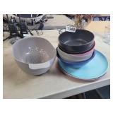 PLASTIC DISHES