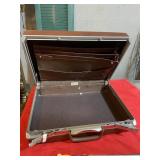 Samsonite briefcase with key