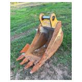 CAT Excavator Bucket - 21in