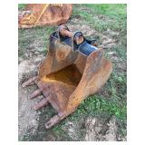 CAT Excavator Bucket - 21in