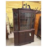 Thomasville Large Wooden China Cabinet Mahogany