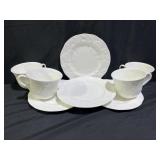 4 Wedgwood Strawberry & Vine Tea Cups & Plates