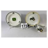 JOHN DEERE DISHWARE SET