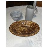 (3) CROCKERY ITEMS - SPONGEWARE BOWL IS DAMAGED